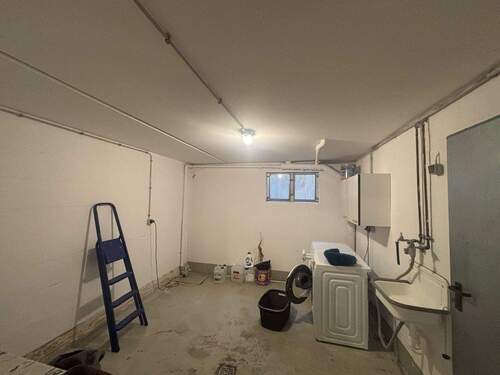 H 553 KG Waschraum.jpg - 