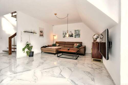 Wohnzimmer - 4 Zimmer Etagenwohnung in Heilsbronn