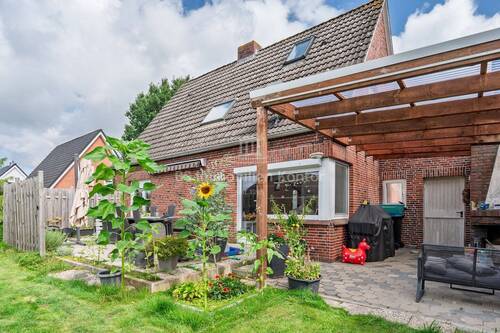 Bild 1 - Renoviertes EFH mit Garage (mietfrei) in ruhiger, zentraler Lage von Weener