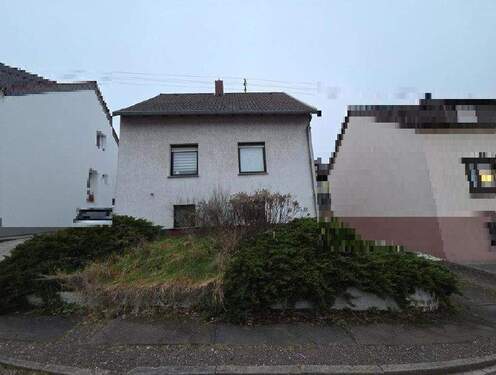 Vorderansicht - Freistehendes Einfamilienhaus mit Garage und Renovierungsbedarf in Wadgassen-Differten