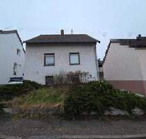 Freistehendes Einfamilienhaus mit Garage und Renovierungsbedarf in Wadgassen-Differten - Wadgassen / Differten