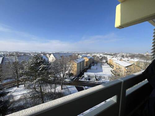 Balkonaussicht - 4 Zimmer Etagenwohnung zum Kaufen in Crailsheim