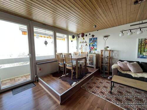 Wohnzimmer - 4 Zimmer Etagenwohnung in Crailsheim