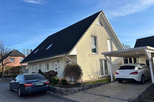 Haus mit Carport - 