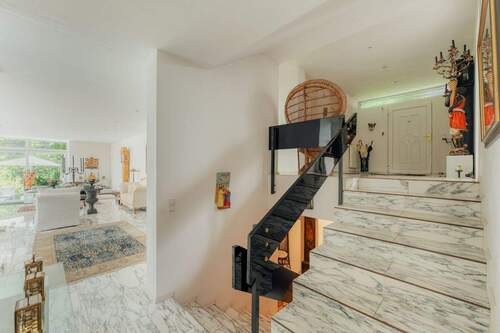 Treppenaufgang - 6 Zimmer Bungalow in Overath