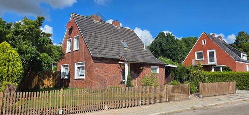 Ostansicht Straßenansicht - 'Wo Ruhe auf Geborgenheit trifft - EFH - rückwärtig unverbaut'