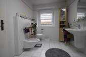 Badezimmer im Erdgeschoss links.Bild 2 - 