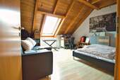 Zimmer 1 im Dachgeschoss - 