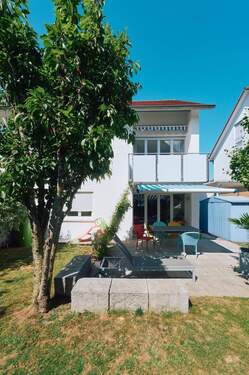 Objektansicht mit Garten - 