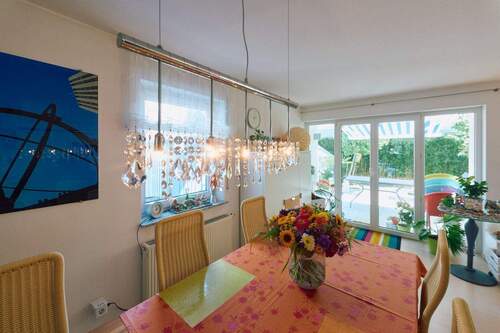 Erdgeschoss, Essbereich mit Blick zur Balkontüre - 