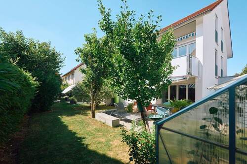 Objektansicht mit Garten - 5 Zimmer Doppelhaushälfte zum Kaufen in Altdorf