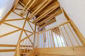 Offene Holzbalkendecke im Obergeschoss - 