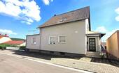 20260527_155718.jpg - Stilvolles Wohnhaus mit großer Dachterrasse und vielseitigen Nutzungsmöglichkeiten Großzügig wohnen. Zentral leben. Sofort wohlfühlen.