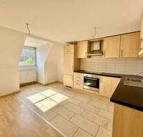 Sofort bezugsfrei - Charmante Maisonette-Wohnung mit 3,5 Zimmer im DG - Kenzingen