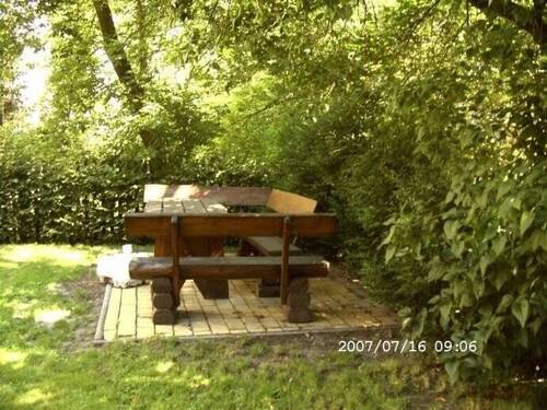 Gemeinschaftssitzecke im Garten - 