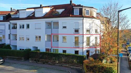 Haus Ansicht - Stilvoll wohnen mit Loggia Lichtdurchflutete 3,5-Zimmer-Wohnung im 1. OG