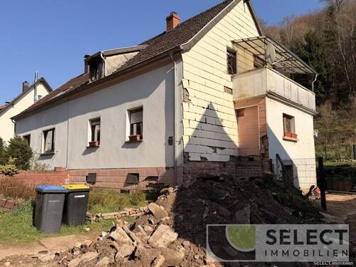 Ansicht - Aus Bankverwertung! Wohnhaus mit Garten in ruhiger Wohnlage, direkt am Niederwürzbacher Weiher.
