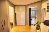 Diele mit Wohnzimmer & WC - 