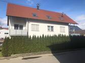 Außenansicht - Gemütliche 4-Zimmer-Etagenwohnung mit Einbauküche, Terrasse und Balkon nördlich von Langenau