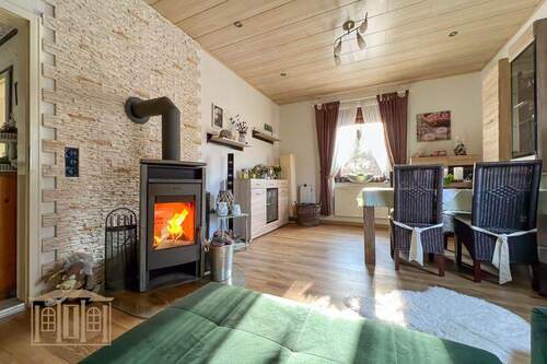 Wohnzimmer mit Kamin - 