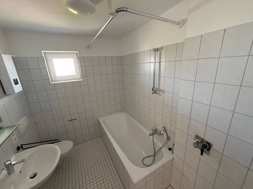 Badezimmer - 2 Zimmer Etagenwohnung zur Miete in Wolfsburg
