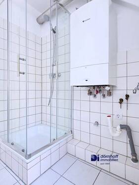 Badezimmer mit Dusche - 