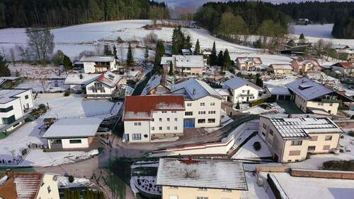 3152-von Vorne Drohne - Investitionschance! Wohn- und Geschäftshaus in Teisnach