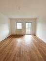 Wohnzimmer - 3 Zimmer Etagenwohnung zum Kaufen in Schwerin