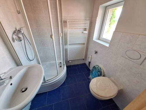 OG: Bad mit Fenster - Mehrfamilienhaus, Wohnhaus mit 261,00 m² in Lohmen zum Kaufen