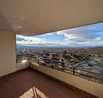 Neu renovierte großzügige 3-Zi.- ETW. m. Stellplatz, Einbauküche und 2 überd.-Balkone m. phantastischen Fernsicht - Northeim