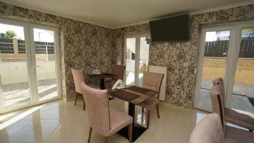 Frühstücksraum - Mehrfamilienhaus, Wohnhaus in Heviz