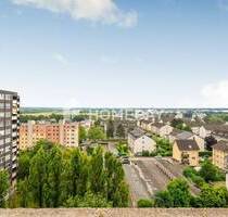 Raumwunder! Große 4-Zimmer-Wohnung mit 2 Loggien, Wannenbad und Stellplatz - Kerpen Sindorf