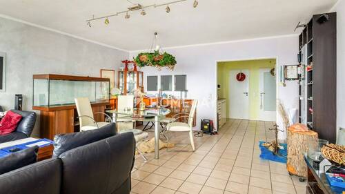 Wohnzimmer 1 - 4 Zimmer Etagenwohnung zum Kaufen in Kerpen