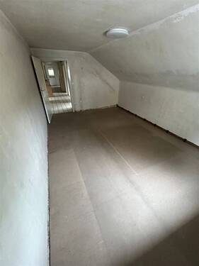 1. Schlaf-/Kinderzimmer - 