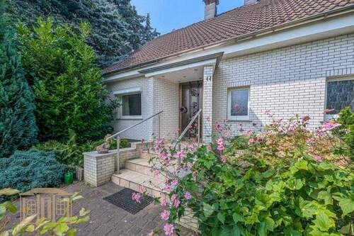 Außenansicht mit Eingang - 