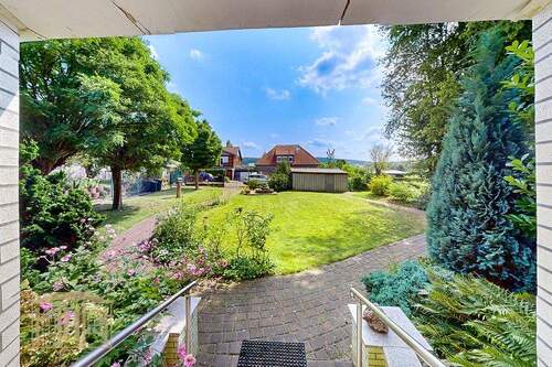 Blick in den Vorgarten - 