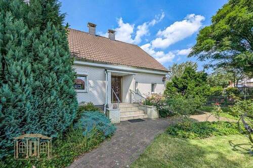 Außenansicht mit Eingang - Einfamilienhaus mit 120,00 m&sup2; in Wuppertal zum Kaufen