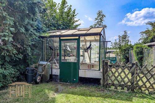 Gewächshaus im Garten - 