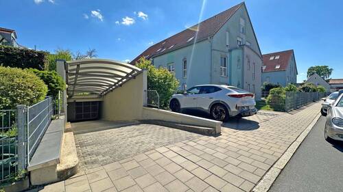 Einfahrt - Trocken - Sicher - Stadtnah Tiefgaragenstellplatz in Neumarkt