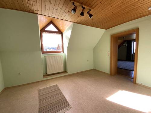 Zimmer im Dachgeschoss - 