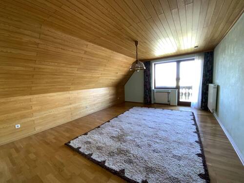 Zimmer im Dachgeschoss - 