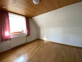 Zimmer im Dachgeschoss - 