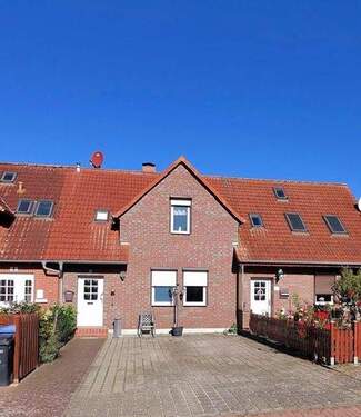 photo vorn - Gemütliches Reihenmittelhaus vor den Toren der Hansestadt Stralsund zu verkaufen