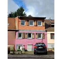 Renoviertes Einfamilienhaus mit Innenhof, Gartenterrasse, Garten, 2 Autoabstellplätzen vor dem Haus, in St. Ingbert (Nähe Elsterstein und Krankenhaus) - Sankt Ingbert