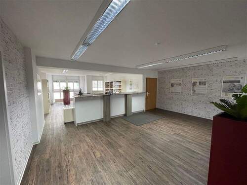 Eingangsbereich (Weitwinkelaufnahme) - 