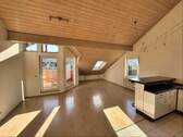 Wohnzimmer - Stilvolles Dachgeschoss mit Südbalkon, 3 Schlafzimmer, Offener Wohnraum