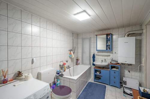 Badezimmer EG rechts - 