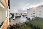 Aussicht Balkon - Zentrumsnah und doch familienfreundlich: Schöne 2-Zimmer-Wohnung in Ulm mit Balkon