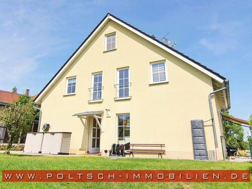 Hausansicht - Teilvermietetes ZFH mit Keller - Ruhige Lage & schnelle Anbindung zur A4 (BJ 2001)