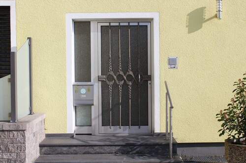 Eigener Hauseingang - 5 Zimmer Etagenwohnung zur Miete in Freystadt